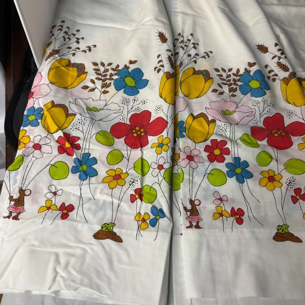 Fashion Manor JCPenney Vintage Floral Curtain Panel Colorful Flowers Mice‎ 1970s